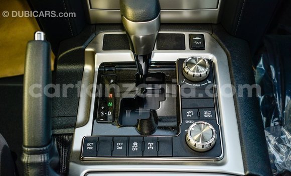 Nunua Imported Toyota Land Cruiser Nyeupe Gari ndani ya Import - Dubai nchini Arusha Nunua Imported Toyota Land Cruiser Nyeupe Gari ndani ya Import - Dubai nchini Arusha