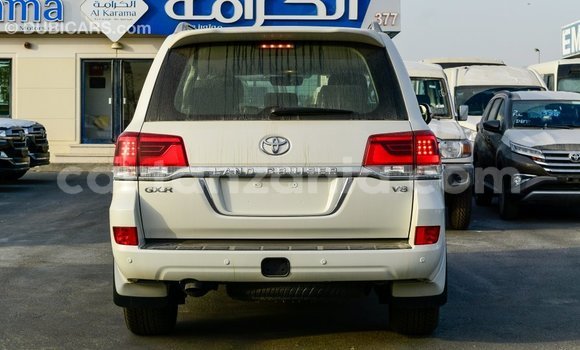 Nunua Imported Toyota Land Cruiser Nyeupe Gari ndani ya Import - Dubai nchini Arusha Nunua Imported Toyota Land Cruiser Nyeupe Gari ndani ya Import - Dubai nchini Arusha