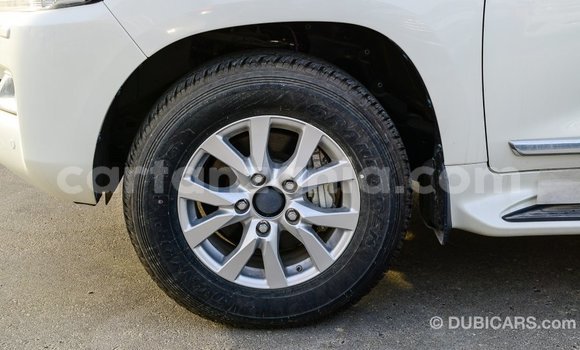 Nunua Imported Toyota Land Cruiser Nyeupe Gari ndani ya Import - Dubai nchini Arusha Nunua Imported Toyota Land Cruiser Nyeupe Gari ndani ya Import - Dubai nchini Arusha