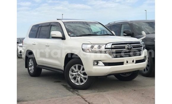 Buy Import Toyota Land Cruiser White Car in Import - Dubai in Arusha Buy Import Toyota Land Cruiser White Car in Import - Dubai in Arusha