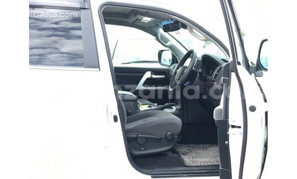 Buy Import Toyota Land Cruiser White Car in Import - Dubai in Arusha Buy Import Toyota Land Cruiser White Car in Import - Dubai in Arusha