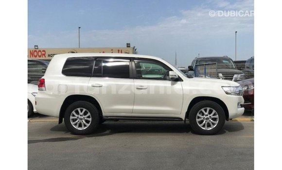 Buy Import Toyota Land Cruiser White Car in Import - Dubai in Arusha Buy Import Toyota Land Cruiser White Car in Import - Dubai in Arusha