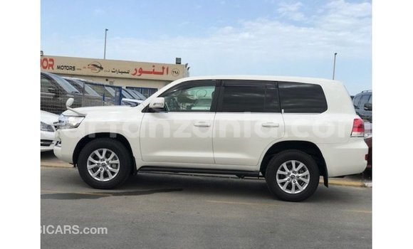 Buy Import Toyota Land Cruiser White Car in Import - Dubai in Arusha Buy Import Toyota Land Cruiser White Car in Import - Dubai in Arusha