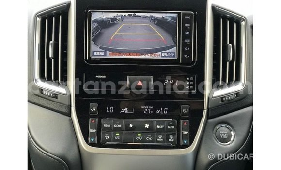 Buy Import Toyota Land Cruiser White Car in Import - Dubai in Arusha Buy Import Toyota Land Cruiser White Car in Import - Dubai in Arusha