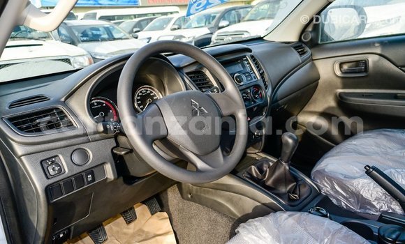 Nunua Imported Mitsubishi L200 Nyeupe Gari ndani ya Import - Dubai nchini Arusha Nunua Imported Mitsubishi L200 Nyeupe Gari ndani ya Import - Dubai nchini Arusha