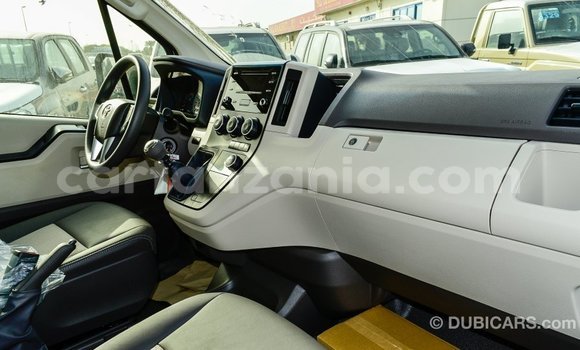 Nunua Imported Toyota Hiace Nyeupe Gari ndani ya Import - Dubai nchini Arusha Nunua Imported Toyota Hiace Nyeupe Gari ndani ya Import - Dubai nchini Arusha