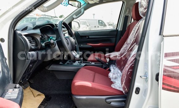 Nunua Imported Toyota Hilux Nyeupe Gari ndani ya Import - Dubai nchini Arusha Nunua Imported Toyota Hilux Nyeupe Gari ndani ya Import - Dubai nchini Arusha