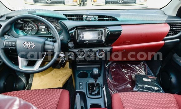 Nunua Imported Toyota Hilux Nyeupe Gari ndani ya Import - Dubai nchini Arusha Nunua Imported Toyota Hilux Nyeupe Gari ndani ya Import - Dubai nchini Arusha