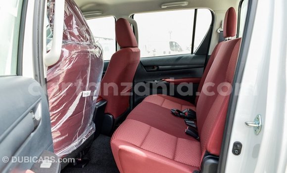 Nunua Imported Toyota Hilux Nyeupe Gari ndani ya Import - Dubai nchini Arusha Nunua Imported Toyota Hilux Nyeupe Gari ndani ya Import - Dubai nchini Arusha