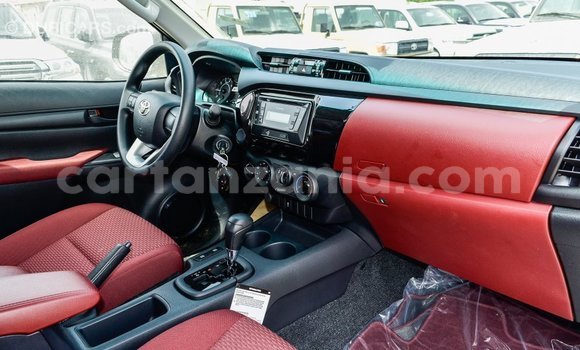Nunua Imported Toyota Hilux Nyeupe Gari ndani ya Import - Dubai nchini Arusha Nunua Imported Toyota Hilux Nyeupe Gari ndani ya Import - Dubai nchini Arusha