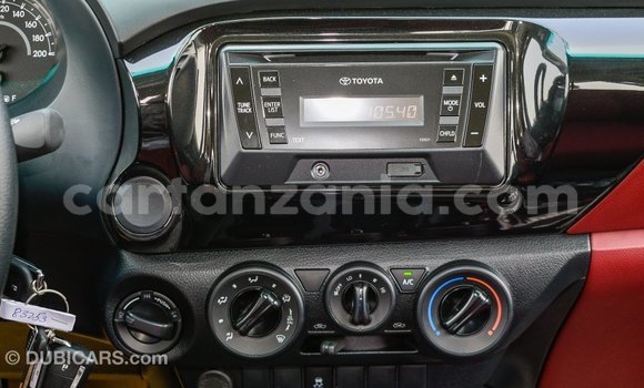 Nunua Imported Toyota Hilux Nyeupe Gari ndani ya Import - Dubai nchini Arusha Nunua Imported Toyota Hilux Nyeupe Gari ndani ya Import - Dubai nchini Arusha