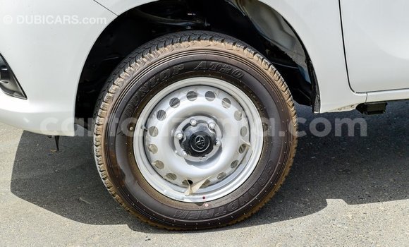 Nunua Imported Toyota Hilux Nyeupe Gari ndani ya Import - Dubai nchini Arusha Nunua Imported Toyota Hilux Nyeupe Gari ndani ya Import - Dubai nchini Arusha