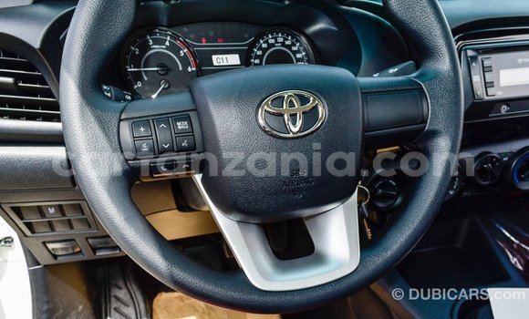 Nunua Imported Toyota Hilux Nyeupe Gari ndani ya Import - Dubai nchini Arusha Nunua Imported Toyota Hilux Nyeupe Gari ndani ya Import - Dubai nchini Arusha