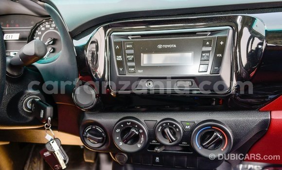 Nunua Imported Toyota Hilux Nyeupe Gari ndani ya Import - Dubai nchini Arusha Nunua Imported Toyota Hilux Nyeupe Gari ndani ya Import - Dubai nchini Arusha