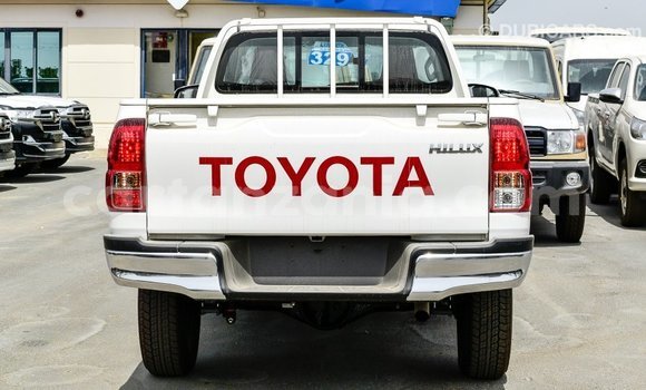 Nunua Imported Toyota Hilux Nyeupe Gari ndani ya Import - Dubai nchini Arusha Nunua Imported Toyota Hilux Nyeupe Gari ndani ya Import - Dubai nchini Arusha