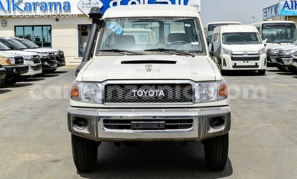 Nunua Imported Toyota Land Cruiser Nyeupe Gari ndani ya Import - Dubai nchini Arusha Nunua Imported Toyota Land Cruiser Nyeupe Gari ndani ya Import - Dubai nchini Arusha