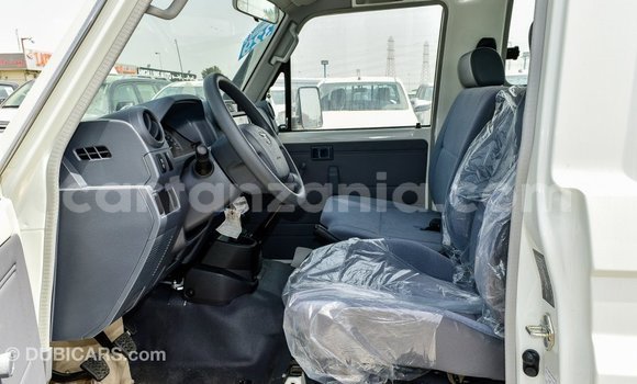 Nunua Imported Toyota Land Cruiser Nyeupe Gari ndani ya Import - Dubai nchini Arusha Nunua Imported Toyota Land Cruiser Nyeupe Gari ndani ya Import - Dubai nchini Arusha