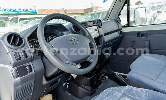 Nunua Imported Toyota Land Cruiser Nyeupe Gari ndani ya Import - Dubai nchini Arusha Nunua Imported Toyota Land Cruiser Nyeupe Gari ndani ya Import - Dubai nchini Arusha