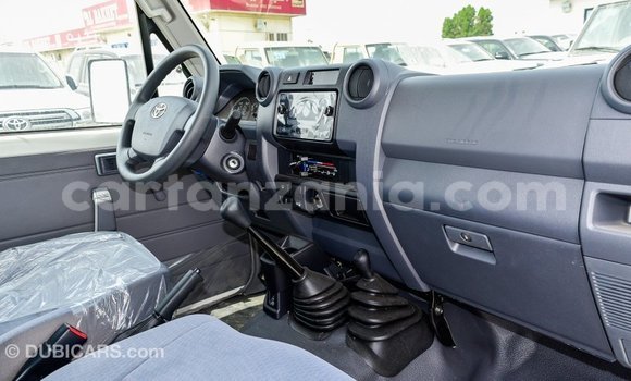 Nunua Imported Toyota Land Cruiser Nyeupe Gari ndani ya Import - Dubai nchini Arusha Nunua Imported Toyota Land Cruiser Nyeupe Gari ndani ya Import - Dubai nchini Arusha