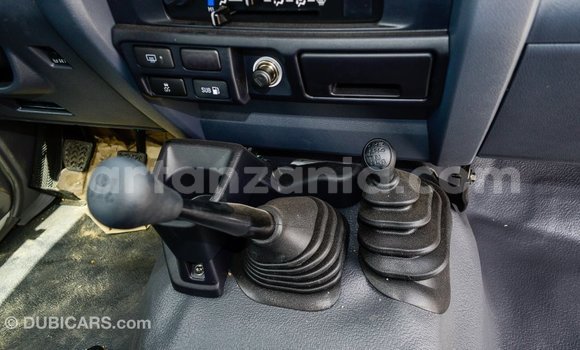 Nunua Imported Toyota Land Cruiser Nyeupe Gari ndani ya Import - Dubai nchini Arusha Nunua Imported Toyota Land Cruiser Nyeupe Gari ndani ya Import - Dubai nchini Arusha
