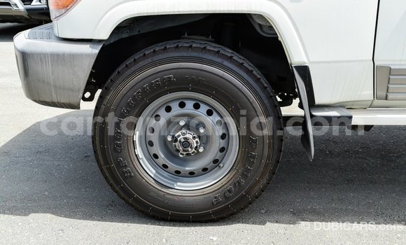Nunua Imported Toyota Land Cruiser Nyeupe Gari ndani ya Import - Dubai nchini Arusha Nunua Imported Toyota Land Cruiser Nyeupe Gari ndani ya Import - Dubai nchini Arusha