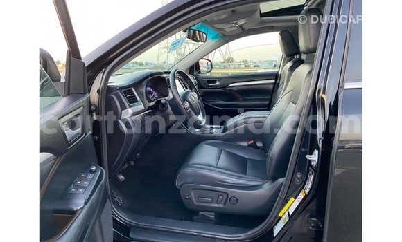 Nunua Imported Toyota Highlander Nyeusi Gari ndani ya Import - Dubai nchini Arusha Nunua Imported Toyota Highlander Nyeusi Gari ndani ya Import - Dubai nchini Arusha
