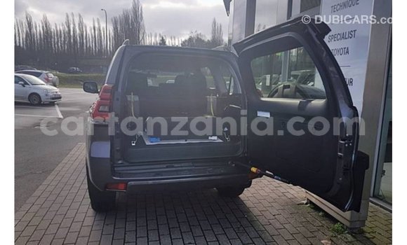 Nunua Imported Toyota Prado Nyeusi Gari ndani ya Import - Dubai nchini Arusha Nunua Imported Toyota Prado Nyeusi Gari ndani ya Import - Dubai nchini Arusha