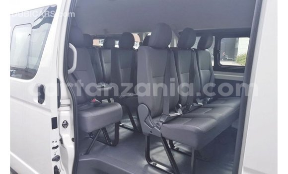 Nunua Imported Toyota Hiace Nyeupe Gari ndani ya Import - Dubai nchini Arusha Nunua Imported Toyota Hiace Nyeupe Gari ndani ya Import - Dubai nchini Arusha