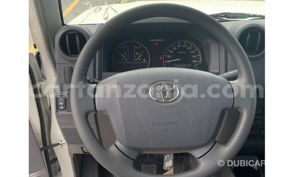 Buy Import Toyota Land Cruiser White Car in Import - Dubai in Arusha Buy Import Toyota Land Cruiser White Car in Import - Dubai in Arusha
