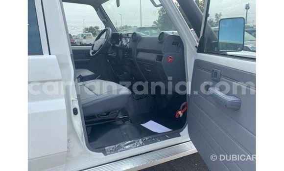 Buy Import Toyota Land Cruiser White Car in Import - Dubai in Arusha Buy Import Toyota Land Cruiser White Car in Import - Dubai in Arusha