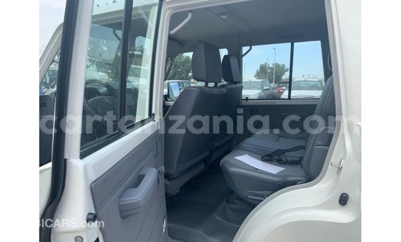 Buy Import Toyota Land Cruiser White Car in Import - Dubai in Arusha Buy Import Toyota Land Cruiser White Car in Import - Dubai in Arusha