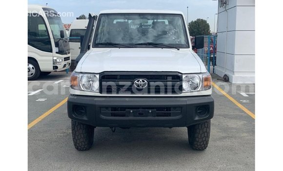 Buy Import Toyota Land Cruiser White Car in Import - Dubai in Arusha Buy Import Toyota Land Cruiser White Car in Import - Dubai in Arusha