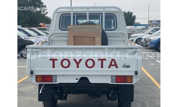 Buy Import Toyota Land Cruiser White Car in Import - Dubai in Arusha Buy Import Toyota Land Cruiser White Car in Import - Dubai in Arusha