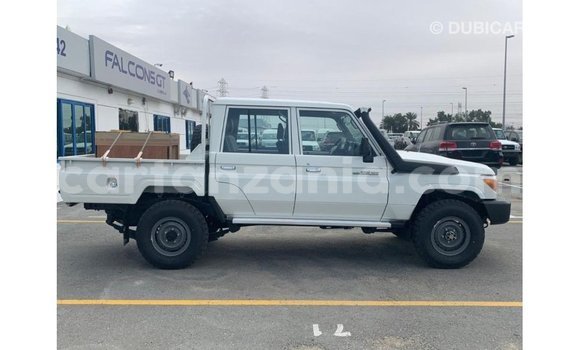 Buy Import Toyota Land Cruiser White Car in Import - Dubai in Arusha Buy Import Toyota Land Cruiser White Car in Import - Dubai in Arusha
