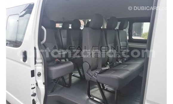 Nunua Imported Toyota Hiace Nyeupe Gari ndani ya Import - Dubai nchini Arusha Nunua Imported Toyota Hiace Nyeupe Gari ndani ya Import - Dubai nchini Arusha