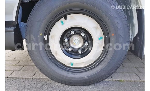 Nunua Imported Toyota Hiace Nyeupe Gari ndani ya Import - Dubai nchini Arusha Nunua Imported Toyota Hiace Nyeupe Gari ndani ya Import - Dubai nchini Arusha