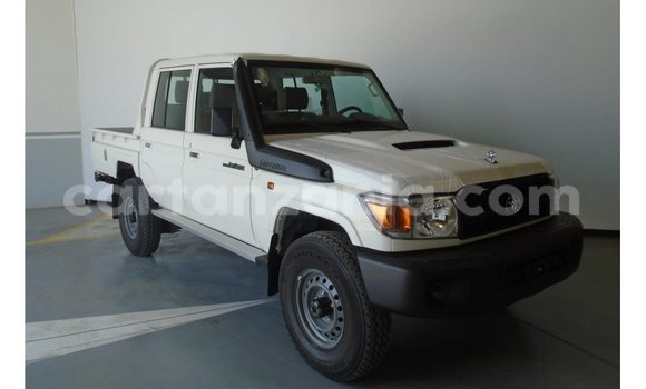 Nunua Imported Toyota Land Cruiser Nyeupe Gari ndani ya Import - Dubai nchini Arusha Nunua Imported Toyota Land Cruiser Nyeupe Gari ndani ya Import - Dubai nchini Arusha