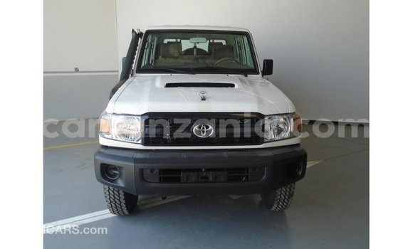 Nunua Imported Toyota Land Cruiser Nyeupe Gari ndani ya Import - Dubai nchini Arusha Nunua Imported Toyota Land Cruiser Nyeupe Gari ndani ya Import - Dubai nchini Arusha