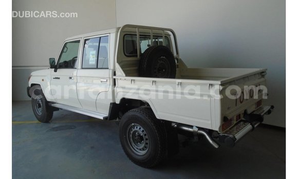 Nunua Imported Toyota Land Cruiser Nyeupe Gari ndani ya Import - Dubai nchini Arusha Nunua Imported Toyota Land Cruiser Nyeupe Gari ndani ya Import - Dubai nchini Arusha