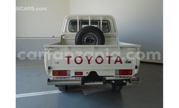 Nunua Imported Toyota Land Cruiser Nyeupe Gari ndani ya Import - Dubai nchini Arusha Nunua Imported Toyota Land Cruiser Nyeupe Gari ndani ya Import - Dubai nchini Arusha
