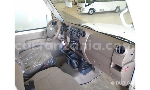 Nunua Imported Toyota Land Cruiser Nyeupe Gari ndani ya Import - Dubai nchini Arusha Nunua Imported Toyota Land Cruiser Nyeupe Gari ndani ya Import - Dubai nchini Arusha