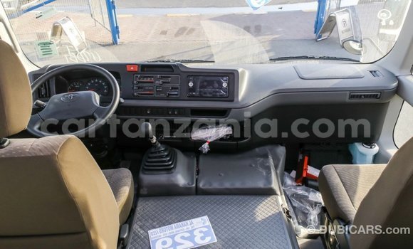 Nunua Imported Toyota Coaster Nyeupe Gari ndani ya Import - Dubai nchini Arusha Nunua Imported Toyota Coaster Nyeupe Gari ndani ya Import - Dubai nchini Arusha