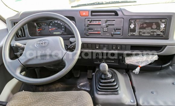 Nunua Imported Toyota Coaster Nyeupe Gari ndani ya Import - Dubai nchini Arusha Nunua Imported Toyota Coaster Nyeupe Gari ndani ya Import - Dubai nchini Arusha