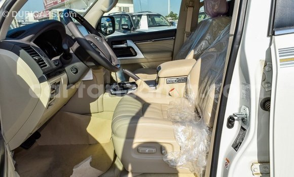 Nunua Imported Toyota Land Cruiser Nyeupe Gari ndani ya Import - Dubai nchini Arusha Nunua Imported Toyota Land Cruiser Nyeupe Gari ndani ya Import - Dubai nchini Arusha