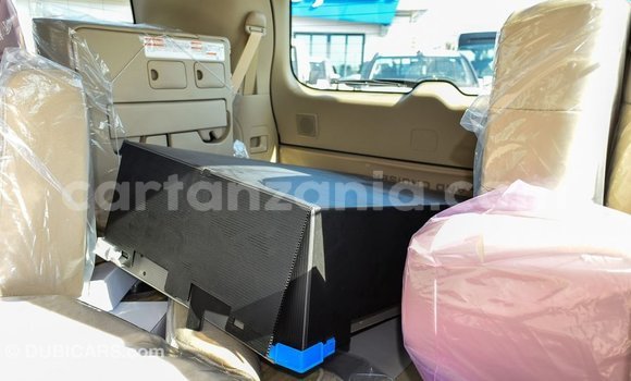 Nunua Imported Toyota Land Cruiser Nyeupe Gari ndani ya Import - Dubai nchini Arusha Nunua Imported Toyota Land Cruiser Nyeupe Gari ndani ya Import - Dubai nchini Arusha