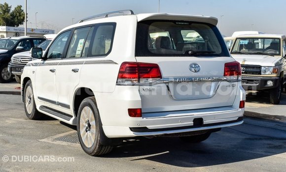 Nunua Imported Toyota Land Cruiser Nyeupe Gari ndani ya Import - Dubai nchini Arusha Nunua Imported Toyota Land Cruiser Nyeupe Gari ndani ya Import - Dubai nchini Arusha
