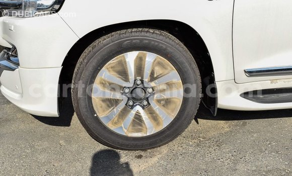 Nunua Imported Toyota Land Cruiser Nyeupe Gari ndani ya Import - Dubai nchini Arusha Nunua Imported Toyota Land Cruiser Nyeupe Gari ndani ya Import - Dubai nchini Arusha