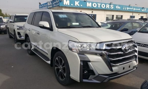 Nunua Imported Toyota Land Cruiser Nyeupe Gari ndani ya Import - Dubai nchini Arusha Nunua Imported Toyota Land Cruiser Nyeupe Gari ndani ya Import - Dubai nchini Arusha