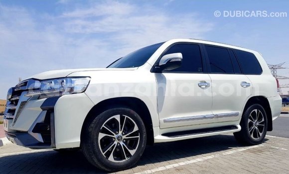 Nunua Imported Toyota Land Cruiser Nyeupe Gari ndani ya Import - Dubai nchini Arusha Nunua Imported Toyota Land Cruiser Nyeupe Gari ndani ya Import - Dubai nchini Arusha