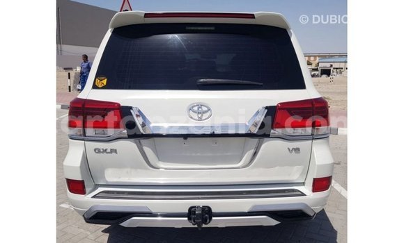 Nunua Imported Toyota Land Cruiser Nyeupe Gari ndani ya Import - Dubai nchini Arusha Nunua Imported Toyota Land Cruiser Nyeupe Gari ndani ya Import - Dubai nchini Arusha